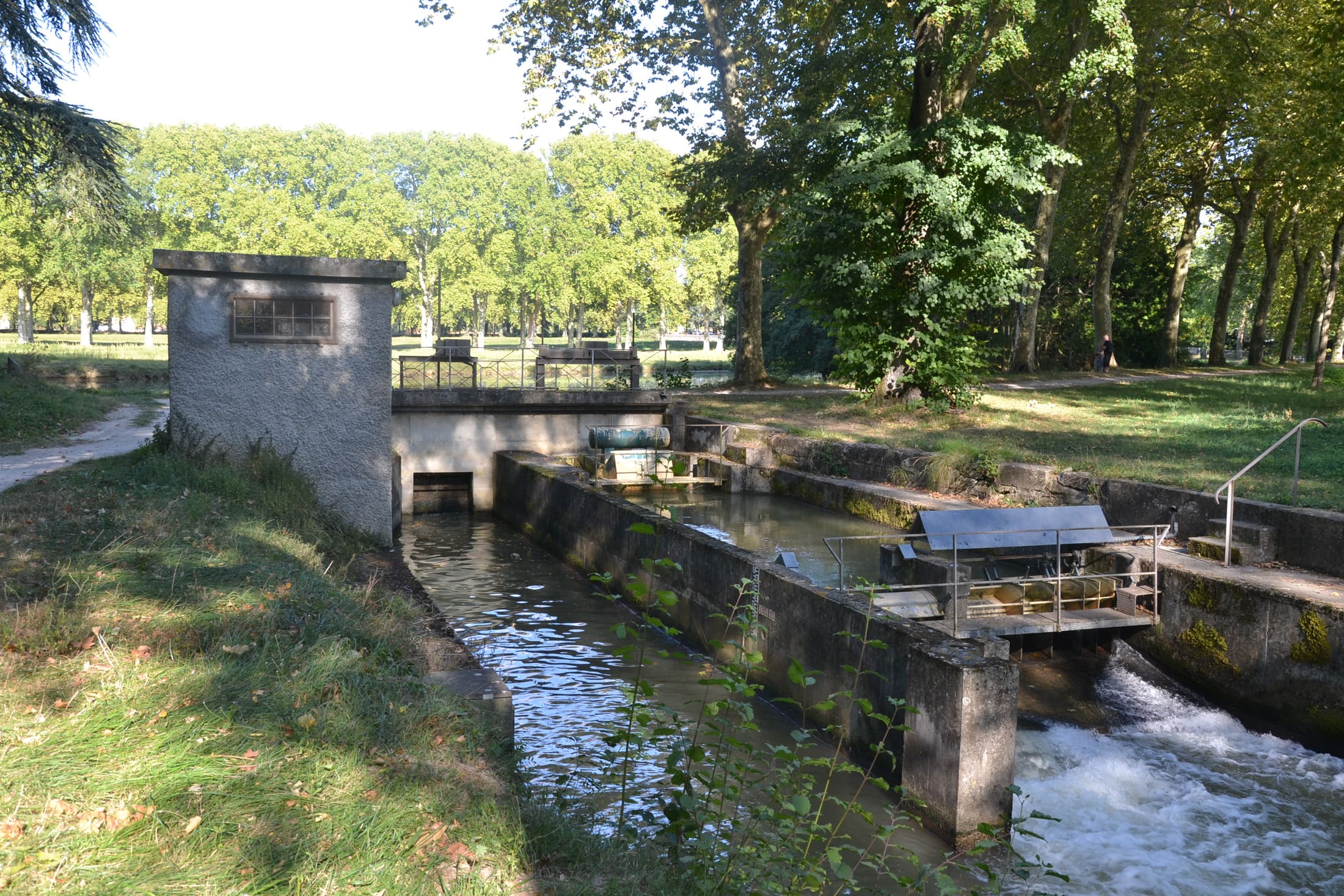 Canal du Midi - chemin de halage près de Revel