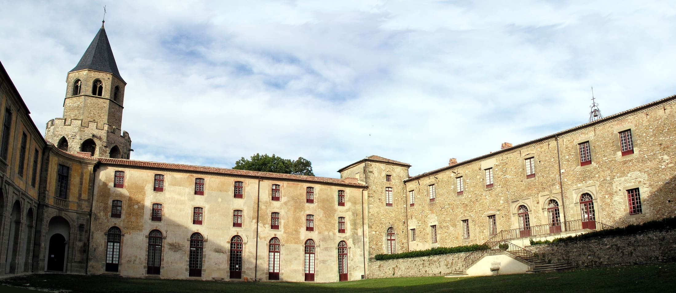 Vue de l'abbaye-école de Sorèze